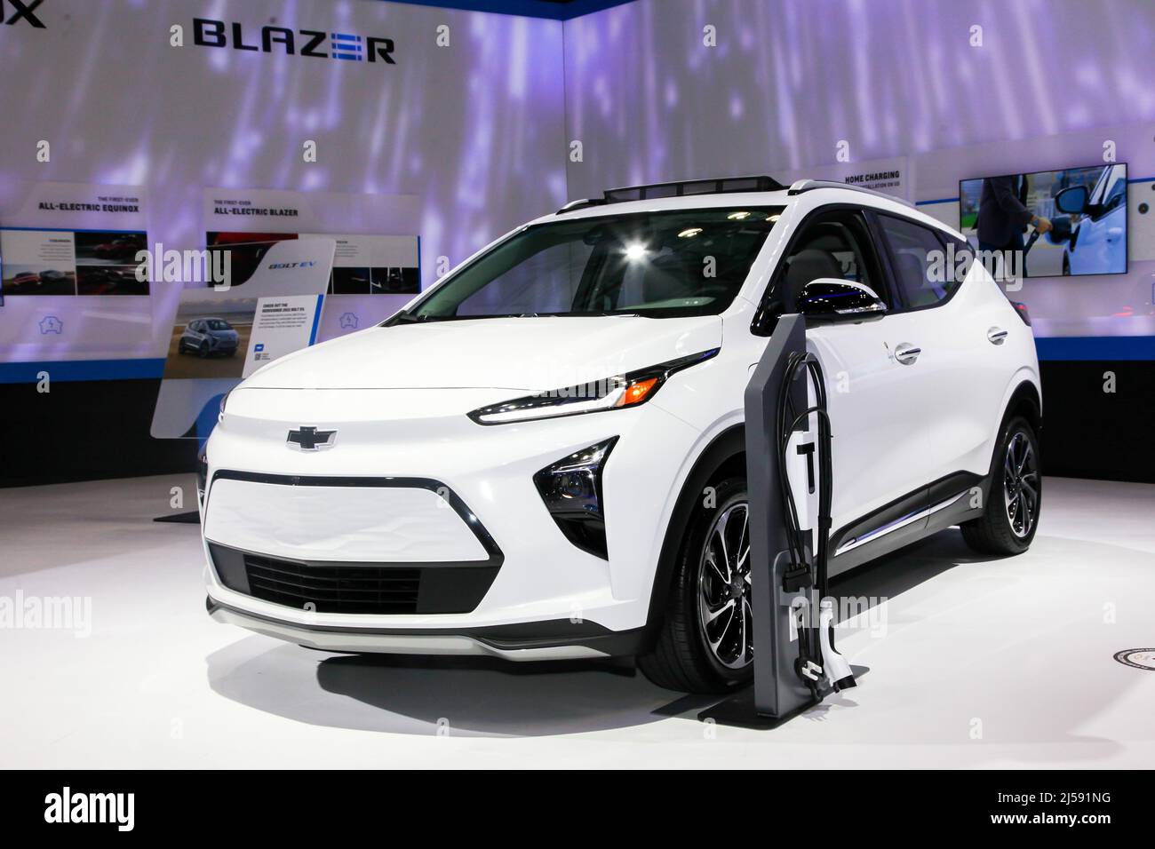 NEW YORK, NY, États-Unis - 13 AVRIL 2022 : Chevrolet Bolt EUV lors de la NYIAS au Jacobs Javits Centre le jour de la presse 1 Premier spectacle après 2019 Banque D'Images