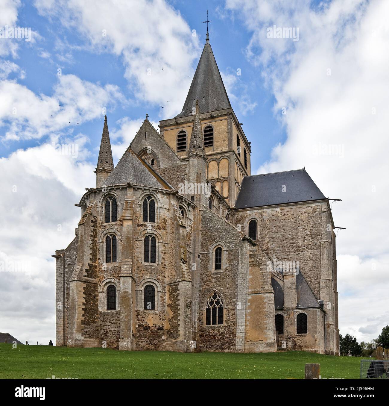 Cerisy-la-Forêt, Normandie, Abteikirche von Osten mit Dreizoniger Apsis Chorflankentürmchen und Querhaus nach 1070 bis ca 1130 erbaut, OG des Vierungs Banque D'Images