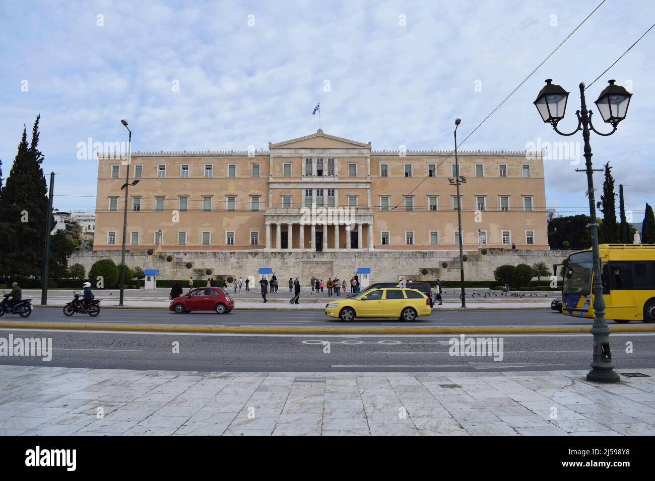 Vue sur le Parlement grec sur la place Syntagma à Athènes Banque D'Images