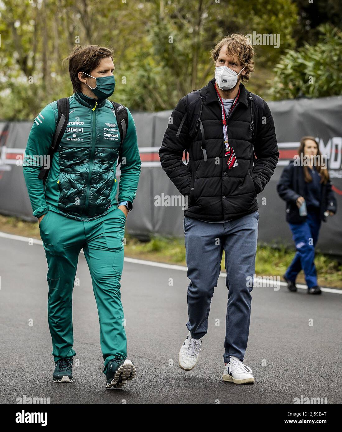 Imola, Italie. 21st avril 2022. IMOLA - Sebastian Vettel (Aston Martin) arrivée à l'Autodromo Enzo e Dino Ferrari à Imola avant le Grand Prix Emilia Romagna F1. REMKO DE WAAL Credit: ANP/Alamy Live News Banque D'Images