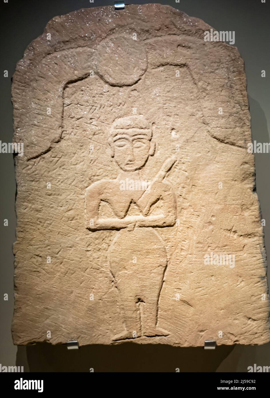 Stèle funéraire représentant une femme - période méroïtique - 300 av. J.-C. - 350 après JC - découverte archéologique dans la nécropole de Nag Gamus - Tombeau 45 - Nubie, Égypte Banque D'Images