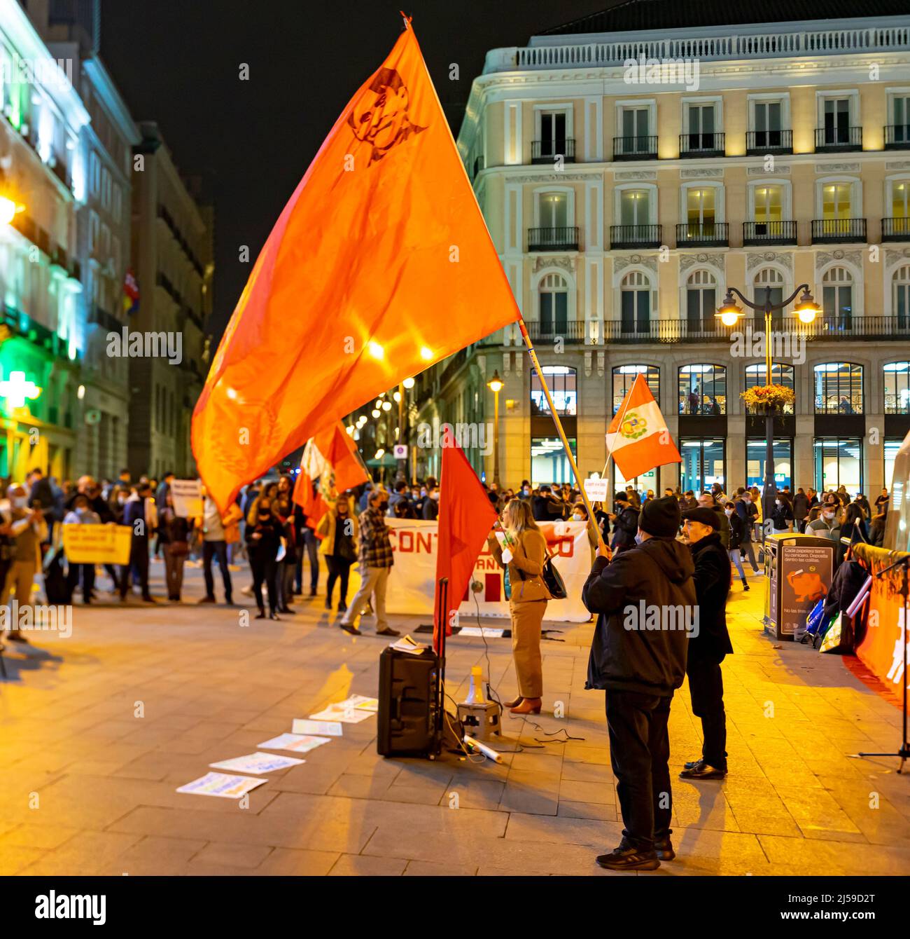 Les protestations contre le déversement d'hydrocarbures de Repsol au large des côtes péruviennes. 12 février 2022. Grenade, Espagne Banque D'Images