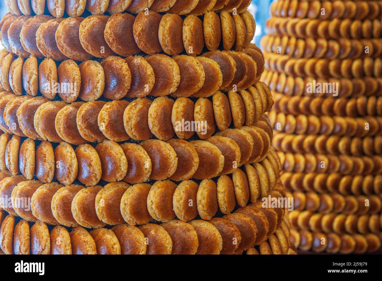 Les célèbres macarons fabriqués par la boulangerie Maison Adam à Saint-Jean-de-Luz, France Banque D'Images