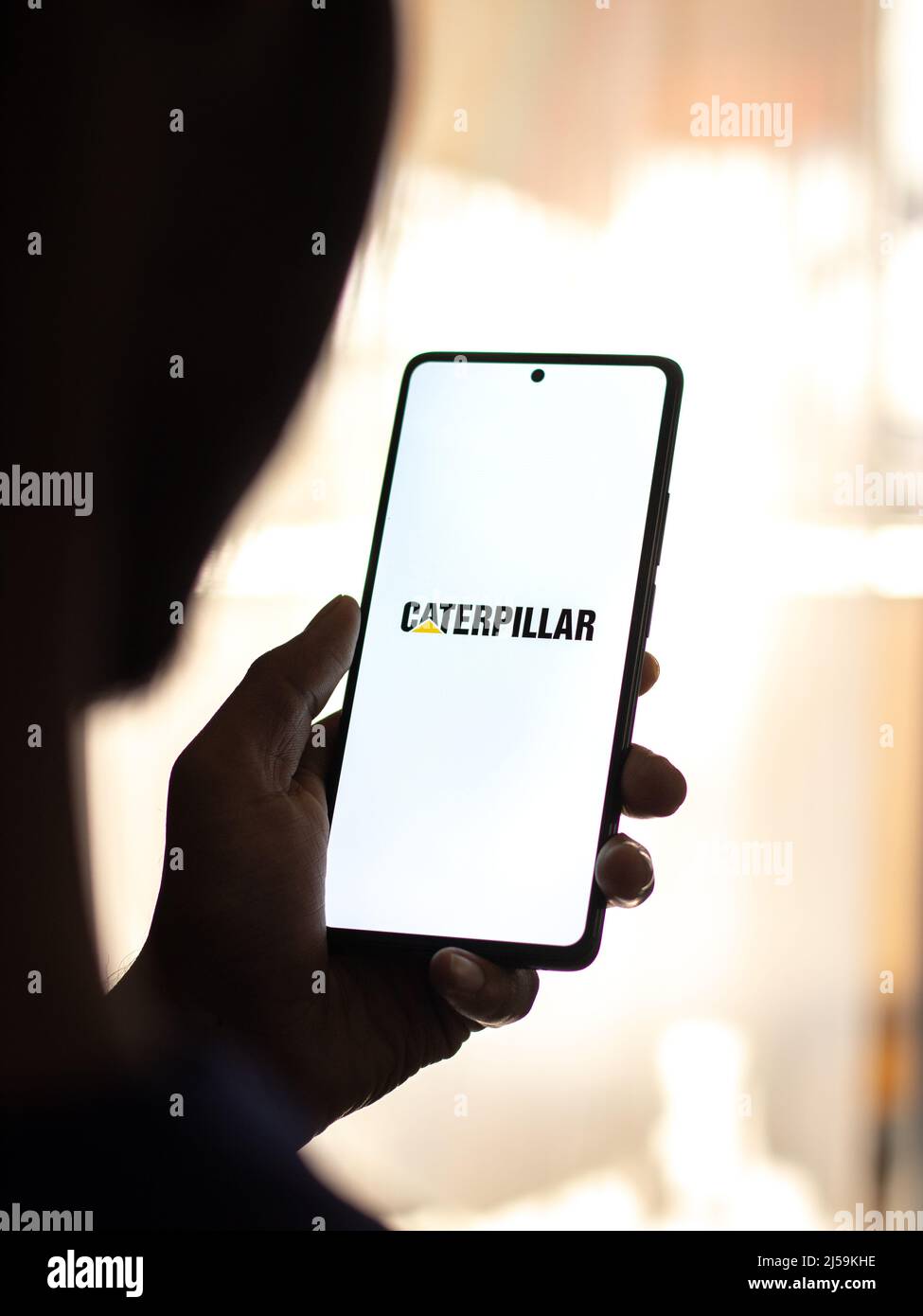 West Bangal, Inde - 20 avril 2022 : logo Caterpillar sur l'image du stock d'écran du téléphone. Banque D'Images