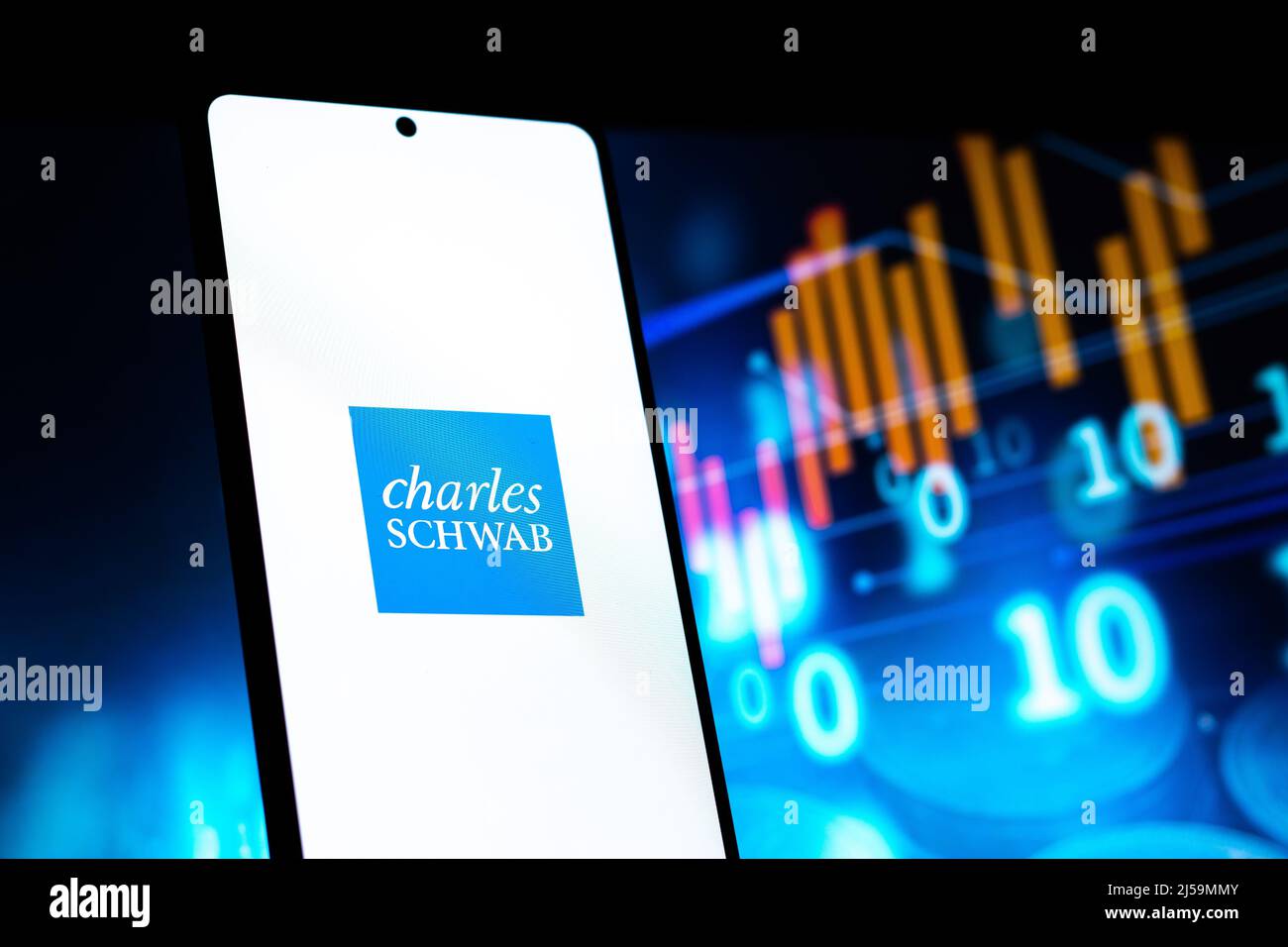 West Bangal, Inde - 20 avril 2022 : logo de Charles Schwab Corporation sur l'image du stock d'écran du téléphone. Banque D'Images