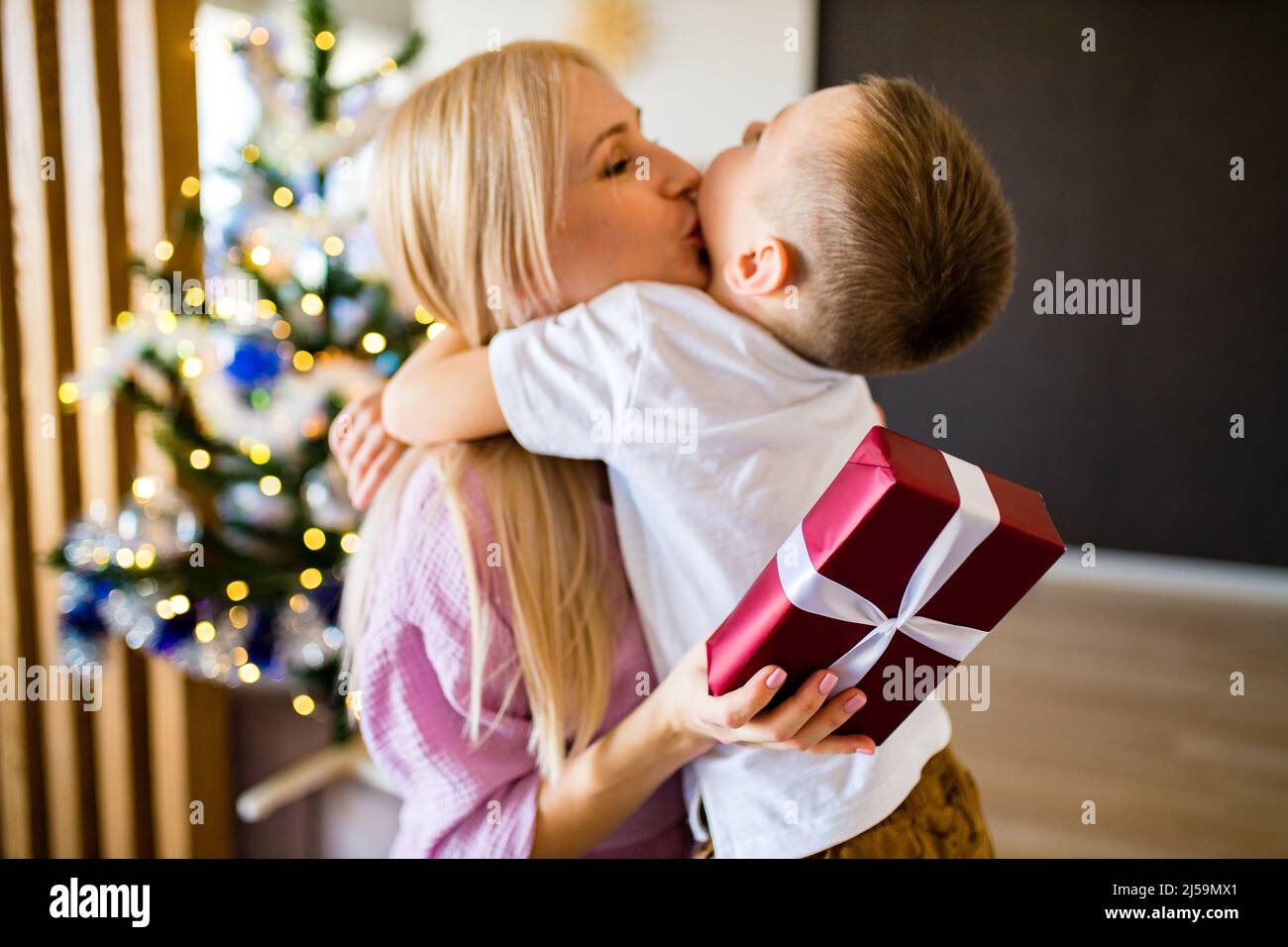 la jeune mère et le petit fils, les gens de vacances de style de vie concept d'auto-isolement en quarantaine en raison du coronavirus Banque D'Images