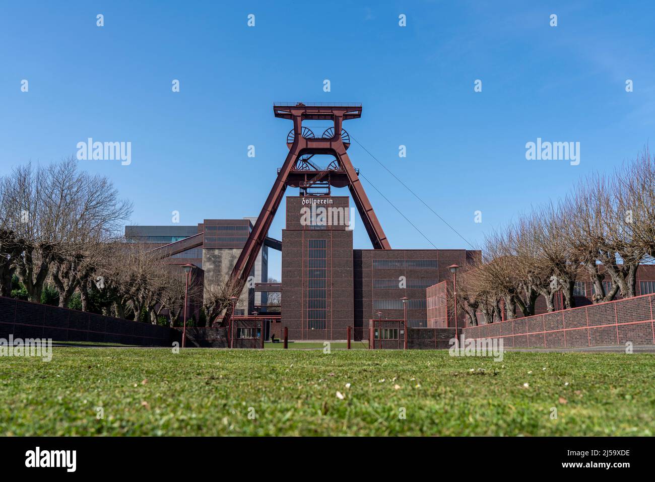 Mine de charbon Zollverein, site classé au patrimoine mondial de l'UNESCO, Essen, NRW, Allemagne, mine de charbon Zollverein, Site classé au patrimoine mondial de l'UNESCO, tour tortueuse à deux tréteaux de Banque D'Images