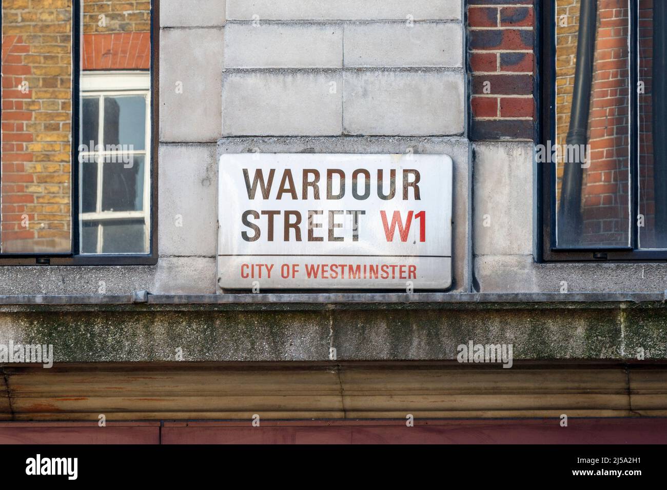 Street Sign in Wardour Street in Soho, autrefois le centre de l'industrie du film britannique et de la scène musicale populaire, Londres, Royaume-Uni Banque D'Images