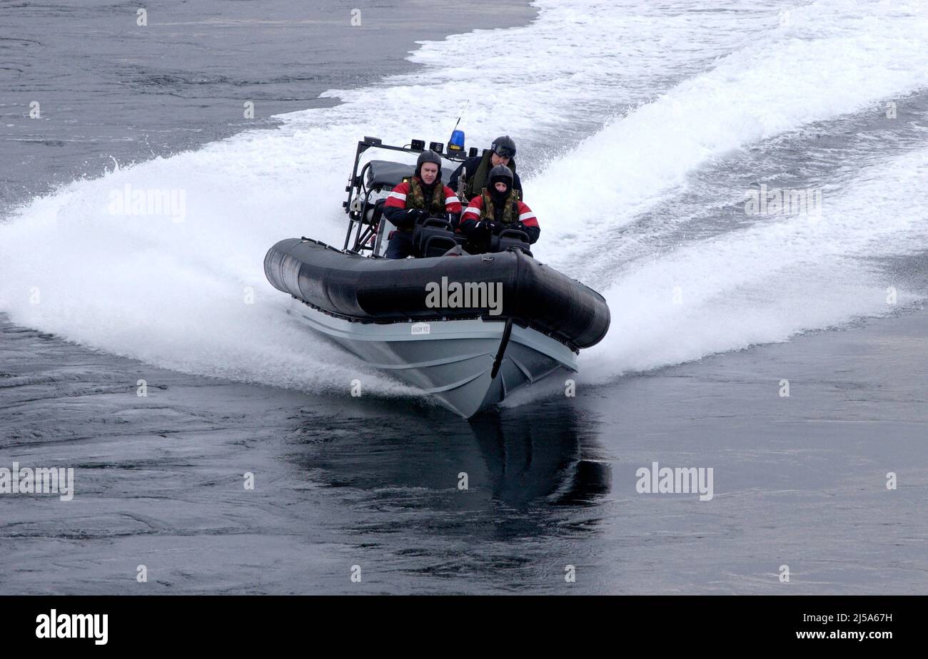 AJAXNETPHOTO. 1ST MAI 2008, LARGS, ÉCOSSE. - LE NOUVEAU DESTROYER DE TYPE 45, LE BATEAU GONFLABLE RIGIDE HAUTE VITESSE DE HULL (RHIB) D'ABOD, EST MIS À L'ÉPREUVE LORS D'ESSAIS EN MER PRÈS DES ÎLES DE L'OUEST. PHOTO:JONATHAN EASTLAND/AJAX REF:D1X80105 686 Banque D'Images