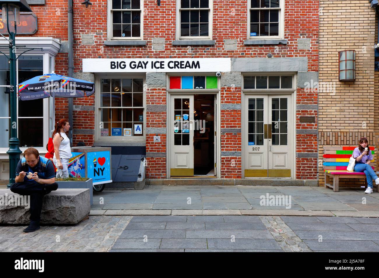 Big gay Ice Cream Shop, 207 Front St, New York, NYC boutique photo d'un magasin de glaces à service doux dans le South Street Seaport. Banque D'Images
