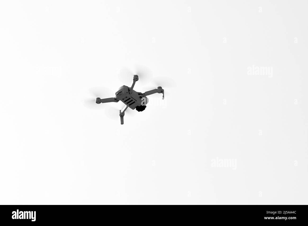 PARK RANGER : un drone arpente la magnifique région montagneuse du parc national Garden of the Gods à Colorado Springs, Colorado. Banque D'Images