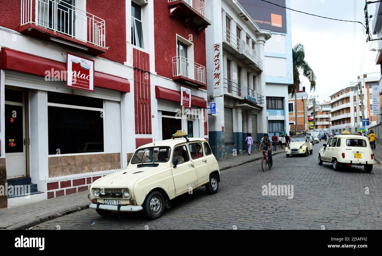 Un taxi Renault 4 à Antananarivo, Madagascar. Banque D'Images