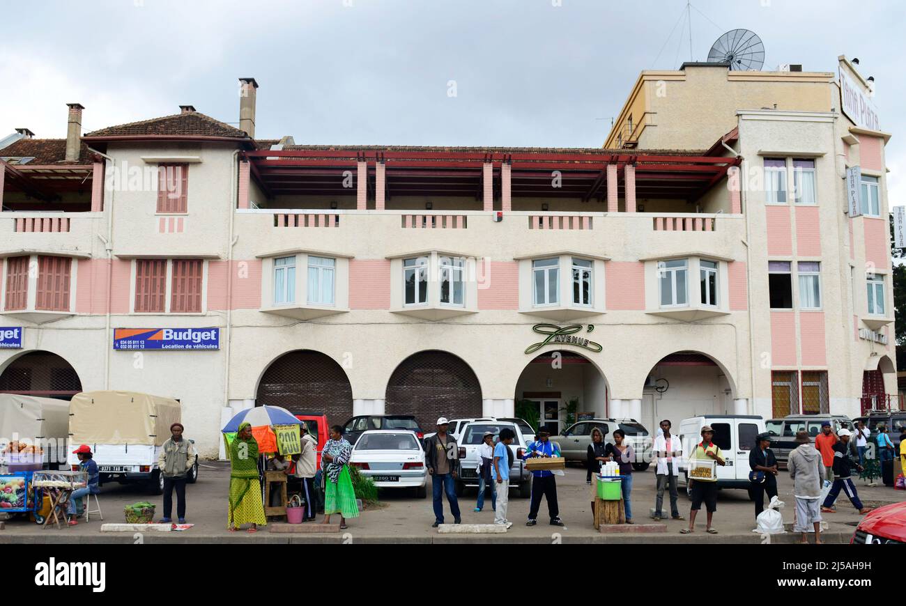 Le centre-ville animé le long de l'Av. de l'indépendance à Antananarivo, Madagascar. Banque D'Images Le centre-ville animé le long de l'Av. de l'indépendance à Antananarivo, Madagascar. Banque D'Images