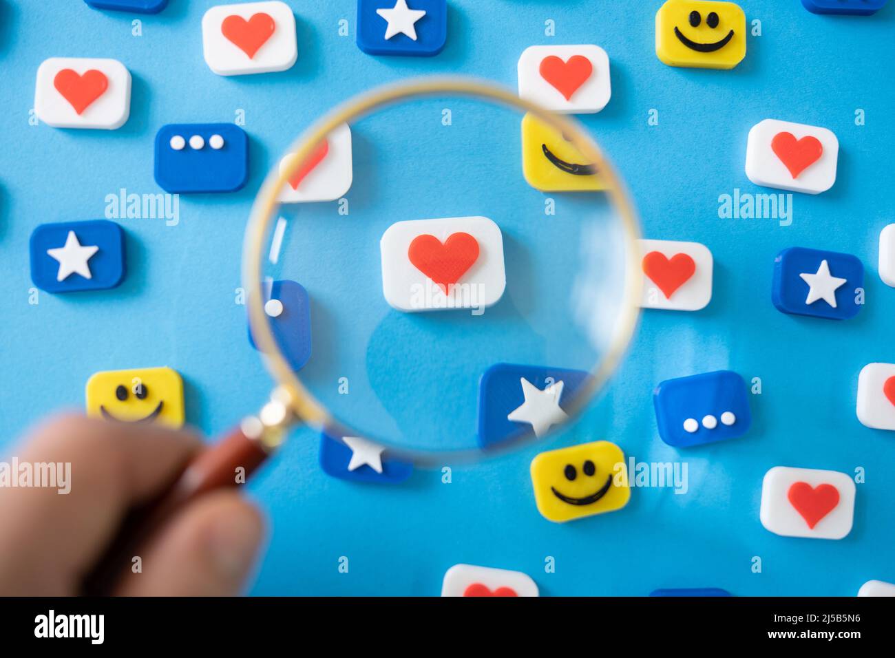 Internet médias sociaux cœur et comme. Symbole et icône de communication Banque D'Images
