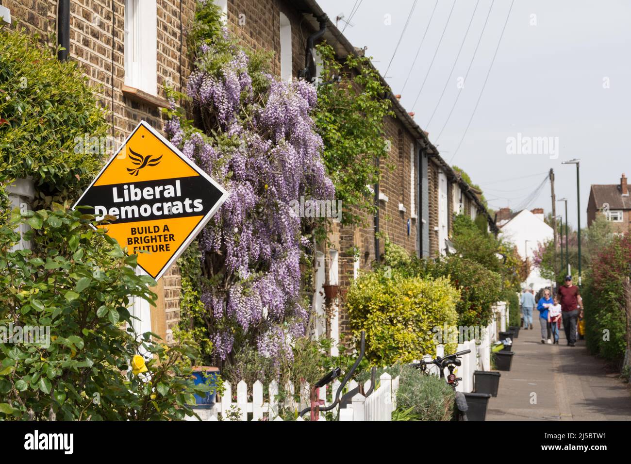 Votez les bannières politiques et les canulars du Parti électoral local du Parti libéral démocrate qui se sont envotés à Barnes, dans le sud-ouest de Londres, à Richmond upon Thames, à Londres, en Angleterre Banque D'Images