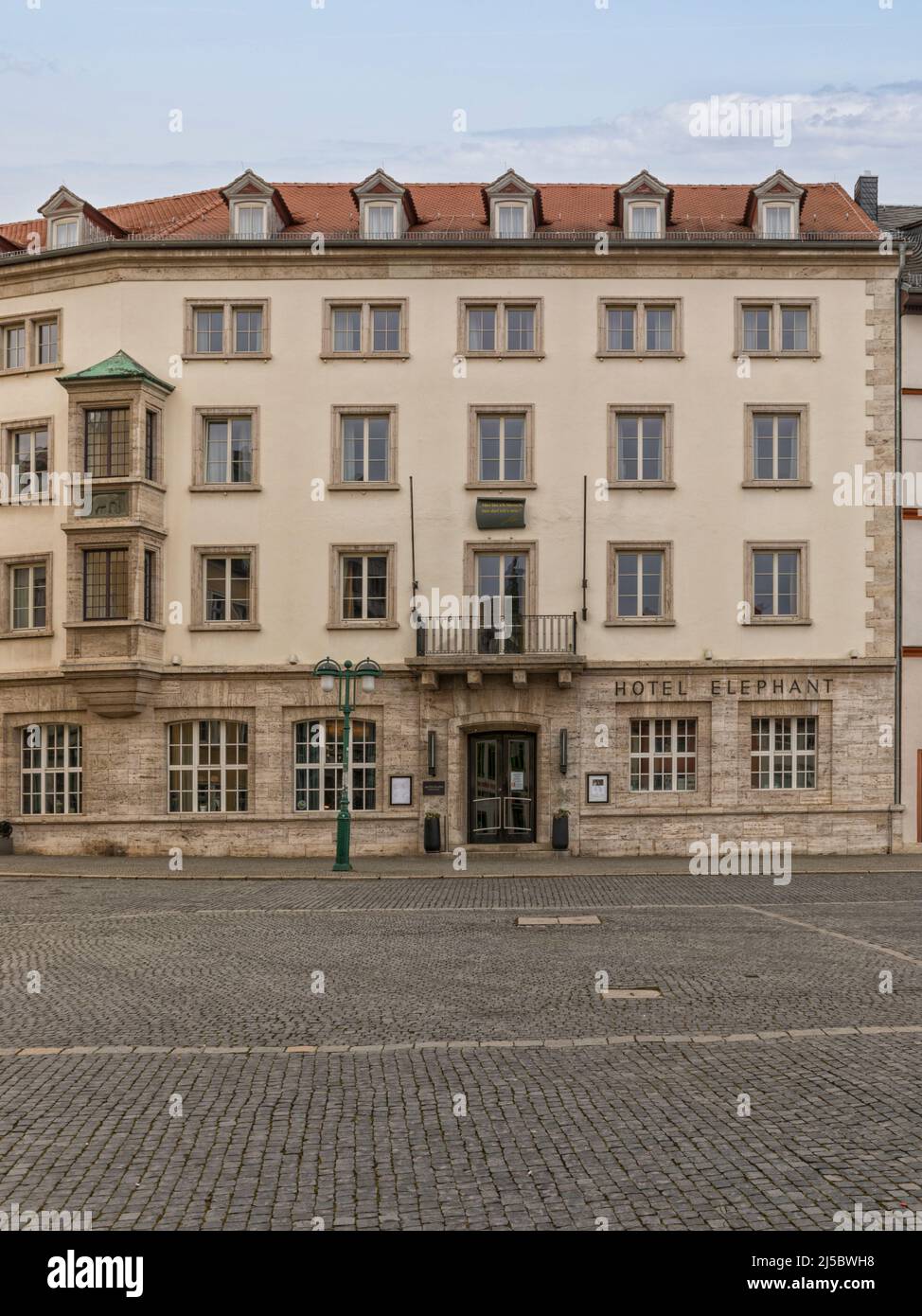 Weimar, Allemagne – 14 mars 2022 : Hôtel historique Elephant sur la place Markt Banque D'Images