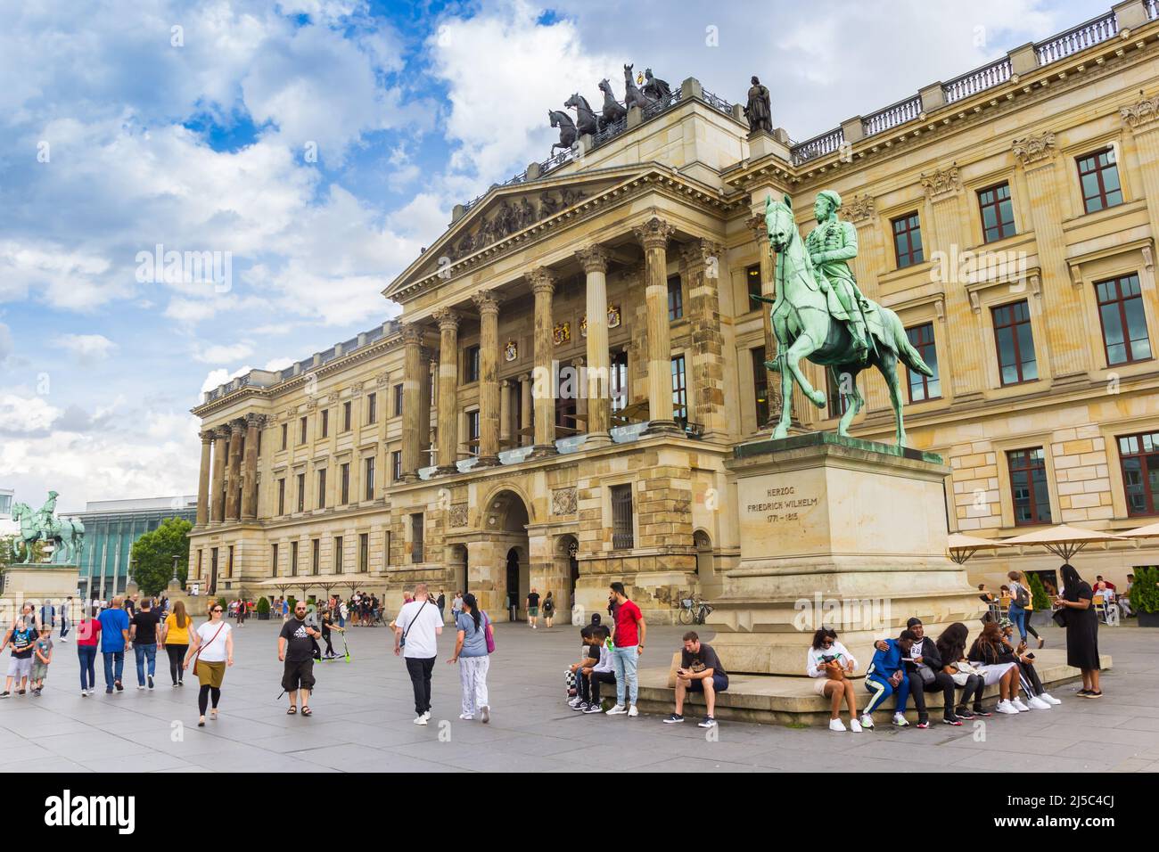 Statue d'un cavalier en face du château de Braunschweig, Allemagne Banque D'Images