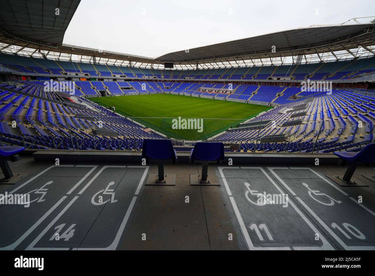 Stade 974 - l'un des 8 sites de la coupe du monde de la FIFA, Qatar 2022. La conception du stade de 40 000 places s'inspire du commerce international et des activités maritimes du Qatar. 974 est le code de numérotation international pour le Qatar, ainsi que le nombre exact de conteneurs d'expédition utilisés dans la construction. Banque D'Images