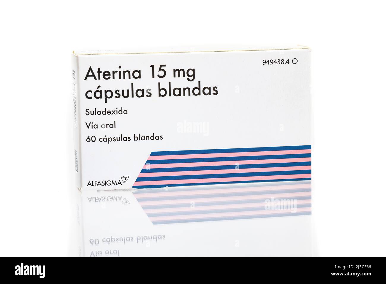 Huelva, Espagne - 10 avril 2022 : la boîte espagnole de Sulodexide, commercialisée sous le nom d'Aterina, est utilisée pour la prophylaxie et le traitement des maladies thromboemboliques Banque D'Images
