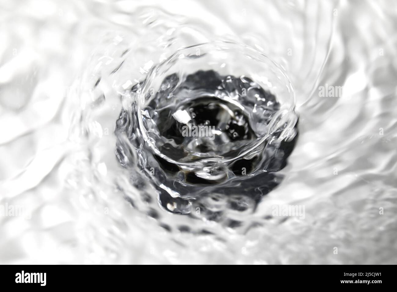 Berlin, DEU, 16.05.20 - de l'eau douce coule dans un évier. [traduction automatique] Banque D'Images