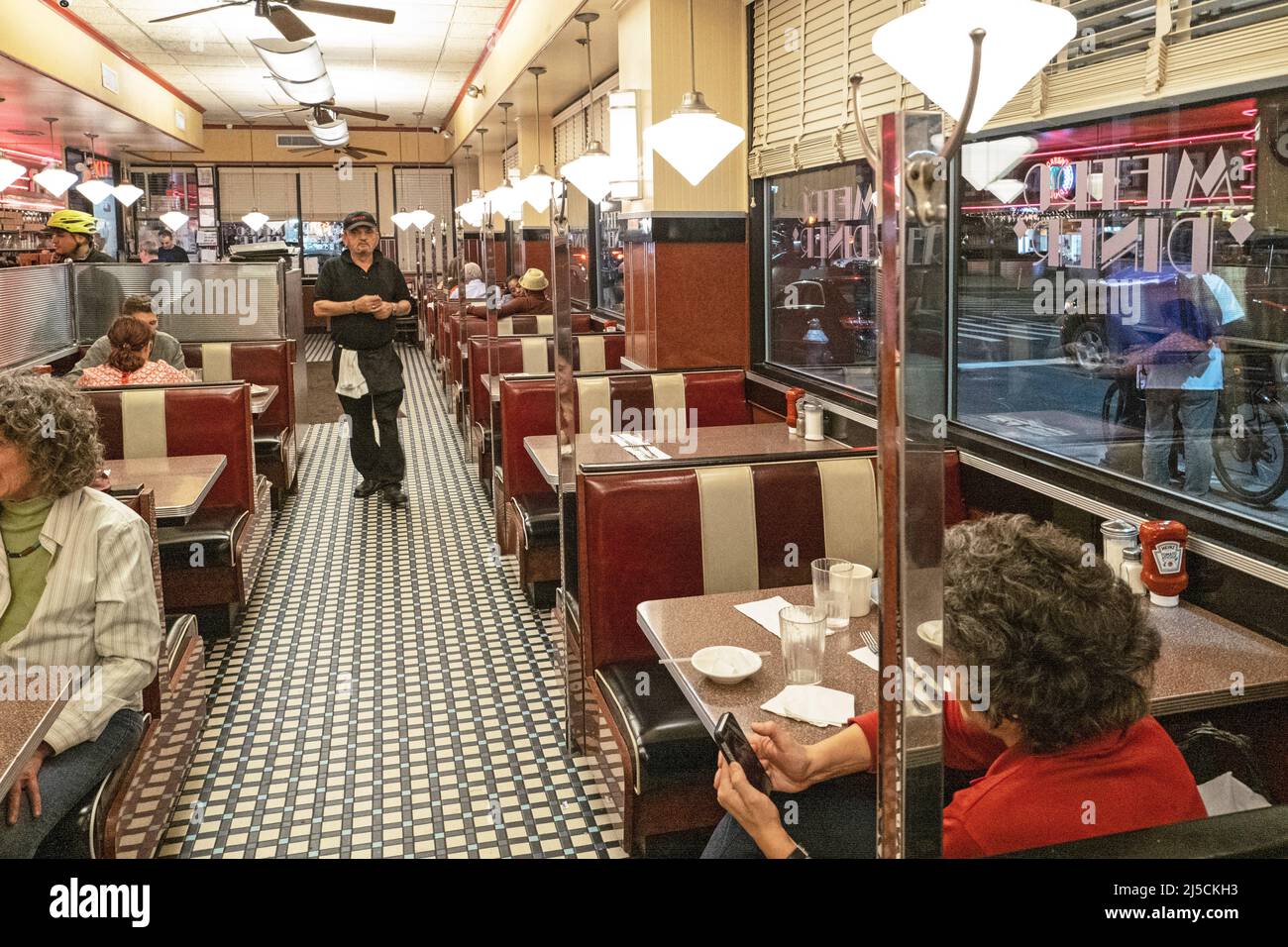 USA, New York, 05 octobre 2019. metro Diner à Manhattan le 05 octobre 2019. [traduction automatique] Banque D'Images