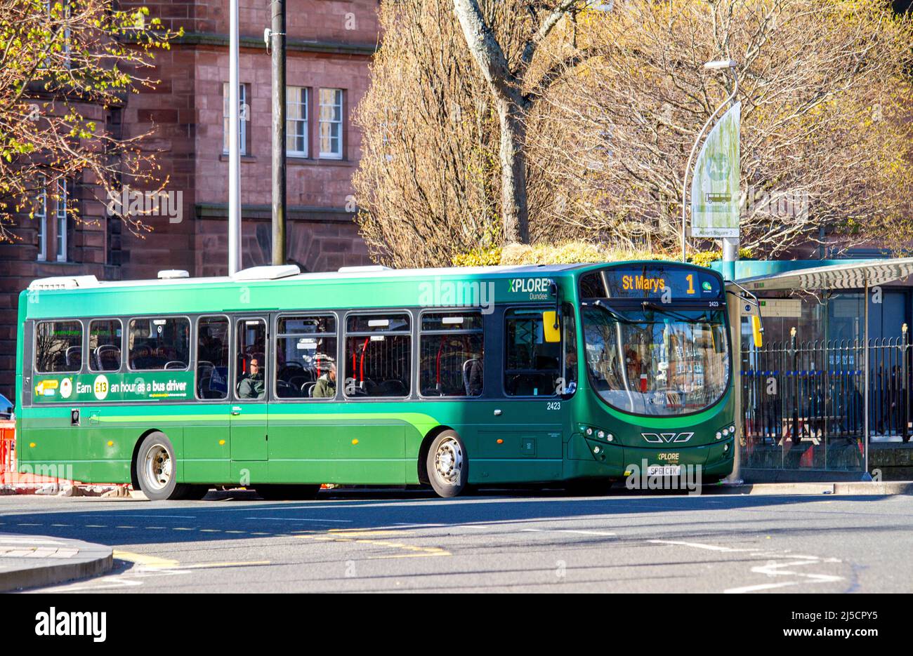 Dundee, Tayside, Écosse, Royaume-Uni. 22nd avril 2022. Xplore Dundee: Xplore Dundee est une compagnie d'autobus privée basée à Dundee, en Écosse, qui opère principalement dans la ville. Xplore a déjà annulé un certain nombre de services au cours des dernières semaines en raison de problèmes de dotation, de mauvaises conditions de travail, de bas salaires et d'une mauvaise fonction publique globale à Dundee. Les services de la ville ont moins d'itinéraires et les tarifs ont augmenté à £4 pour un adulte de jour épargnant. Xplore se préoccupe davantage de faire des profits que du bien-être de ses résidents. Crédit : Dundee Photographics/Alamy Live News Banque D'Images