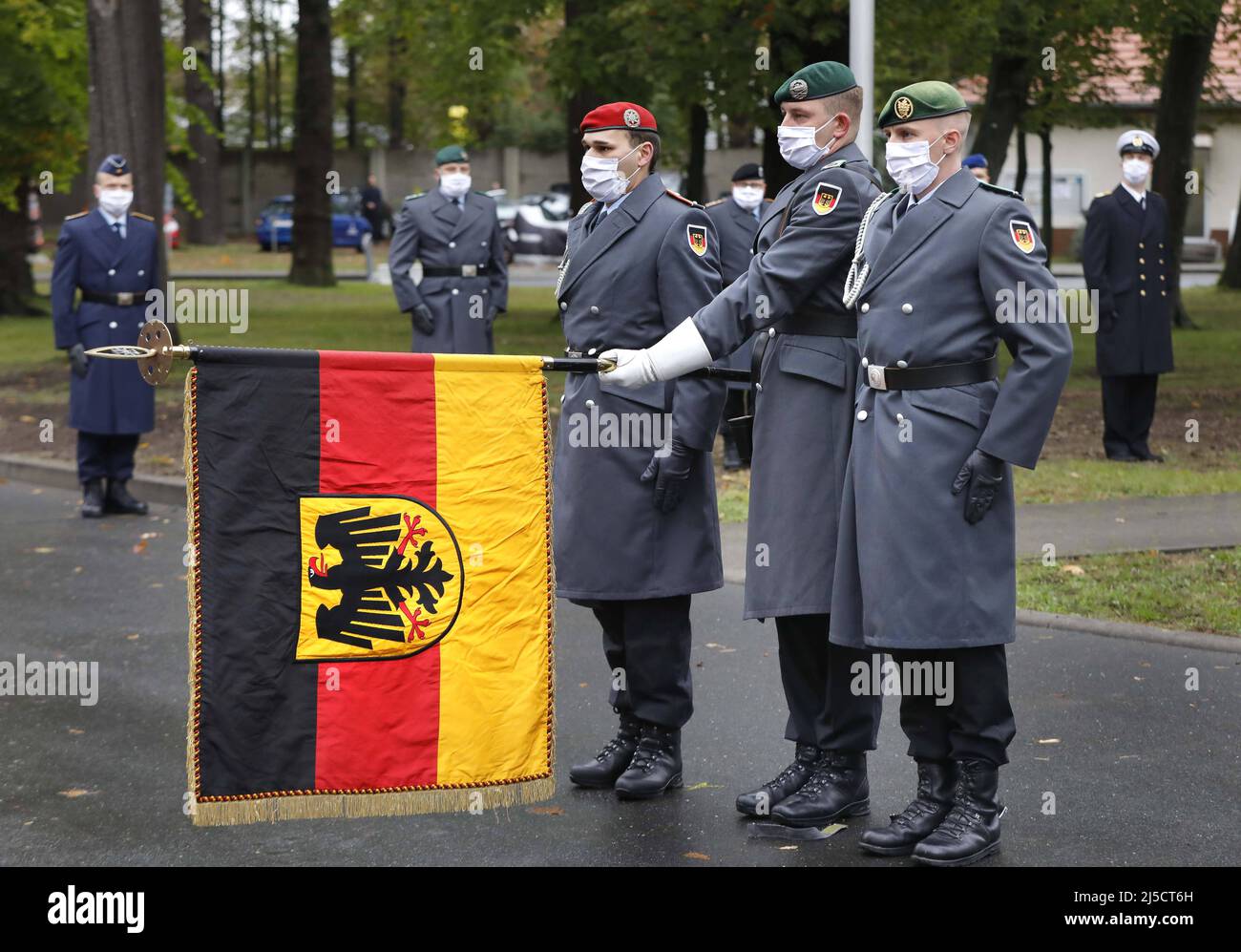 Protection de la bouche et du nez avec le drapeau de l'allemagne Banque