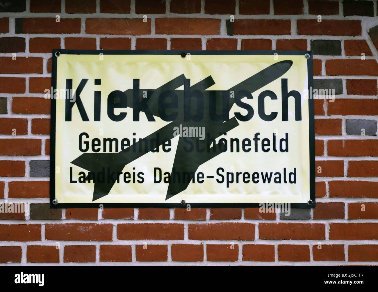 Kiekebusch, DEU, 10.11.2020 - signe des adversaires de l'aéroport BER Berlin Brandenburg à Kiekebusch. [traduction automatique] Banque D'Images