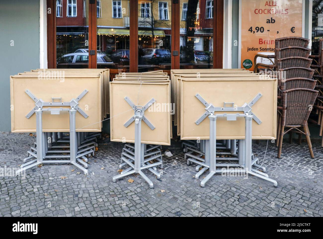 Berlin, DEU, 24.11.2020 - Restaurant fermé à Berlin Friedrichshain. En raison de la pandémie de Corona, les restaurants et les cafés doivent rester fermés, [traduction automatique] Banque D'Images