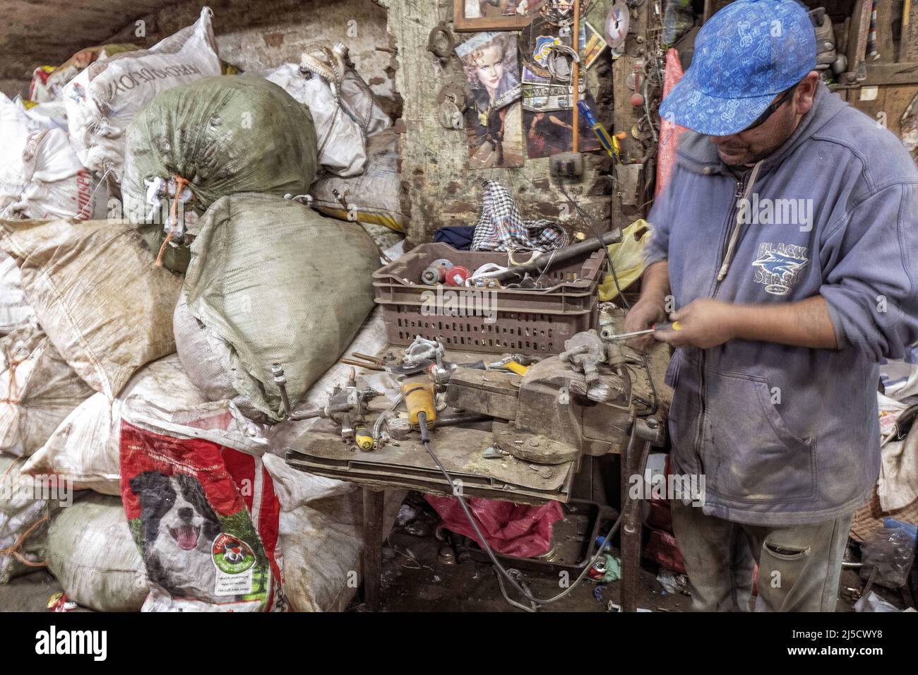 Chili, Valparaiso, 11 novembre 2019. Travailleurs de la société de recyclage Recuval à Valparaiso le 11 novembre 2019. Dans cette entreprise de recyclage, les conditions de travail sont épouvantables et il n'y a pas de mesures de sécurité sur le lieu de travail. [traduction automatique] Banque D'Images