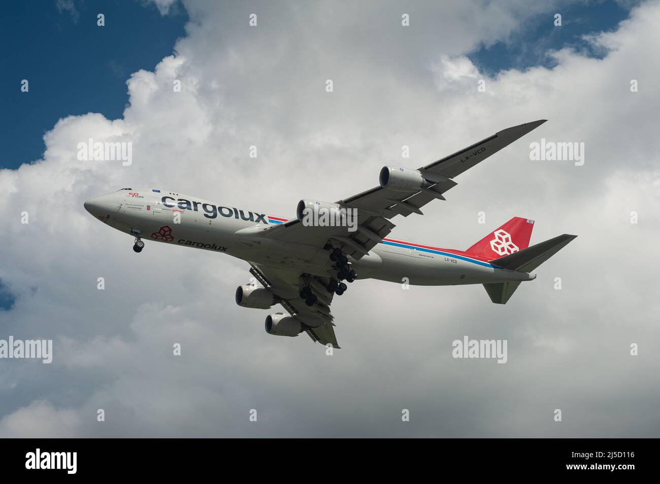 07 avril 2021, Singapour, République de Singapour, Asie - Un Boeing 747-8F de Cargolux Airlines avec enregistrement LX-VCD et le nom de la ville de Luxembourg en approche de l'aéroport international de Changi pendant la crise de Corona en cours. [traduction automatique] Banque D'Images