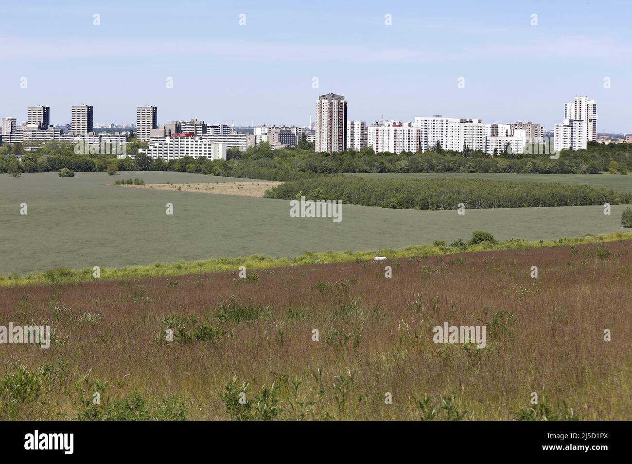 Berlin, 31.05.2021 - vue sur la Gropiusstadt de Berlin. Gropiusstadt est un quartier de Neukoelln, quartier de Berlin. Il a été créé de 1962 à 1975 dans l'Ouest de Berlin comme un domaine de logement entre les anciennes colonies de Britz, Buckow et Rudow. [traduction automatique] Banque D'Images