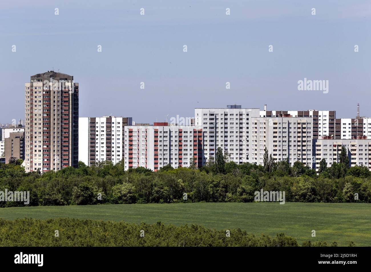 Berlin, 31.05.2021 - vue sur la Gropiusstadt de Berlin. Gropiusstadt est un quartier de Neukoelln, quartier de Berlin. Il a été créé de 1962 à 1975 dans ce qui était alors Berlin-Ouest comme un domaine de logement entre les anciennes colonies de Britz, Buckow et Rudow. [traduction automatique] Banque D'Images