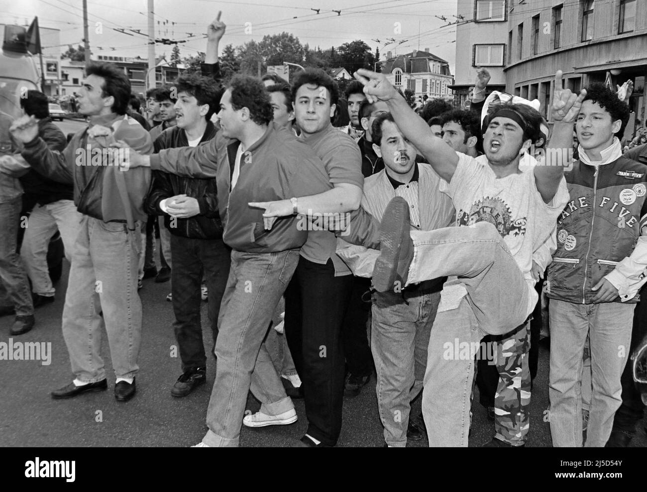 'Solingen, 31 mai 1993 - des manifestants turcs, ici des partisans du radical de droite ''Grey Wolves'', manifestent à Solingen après une attaque incendie criminel sur une maison dans laquelle cinq Turcs sont morts. [traduction automatique]' Banque D'Images