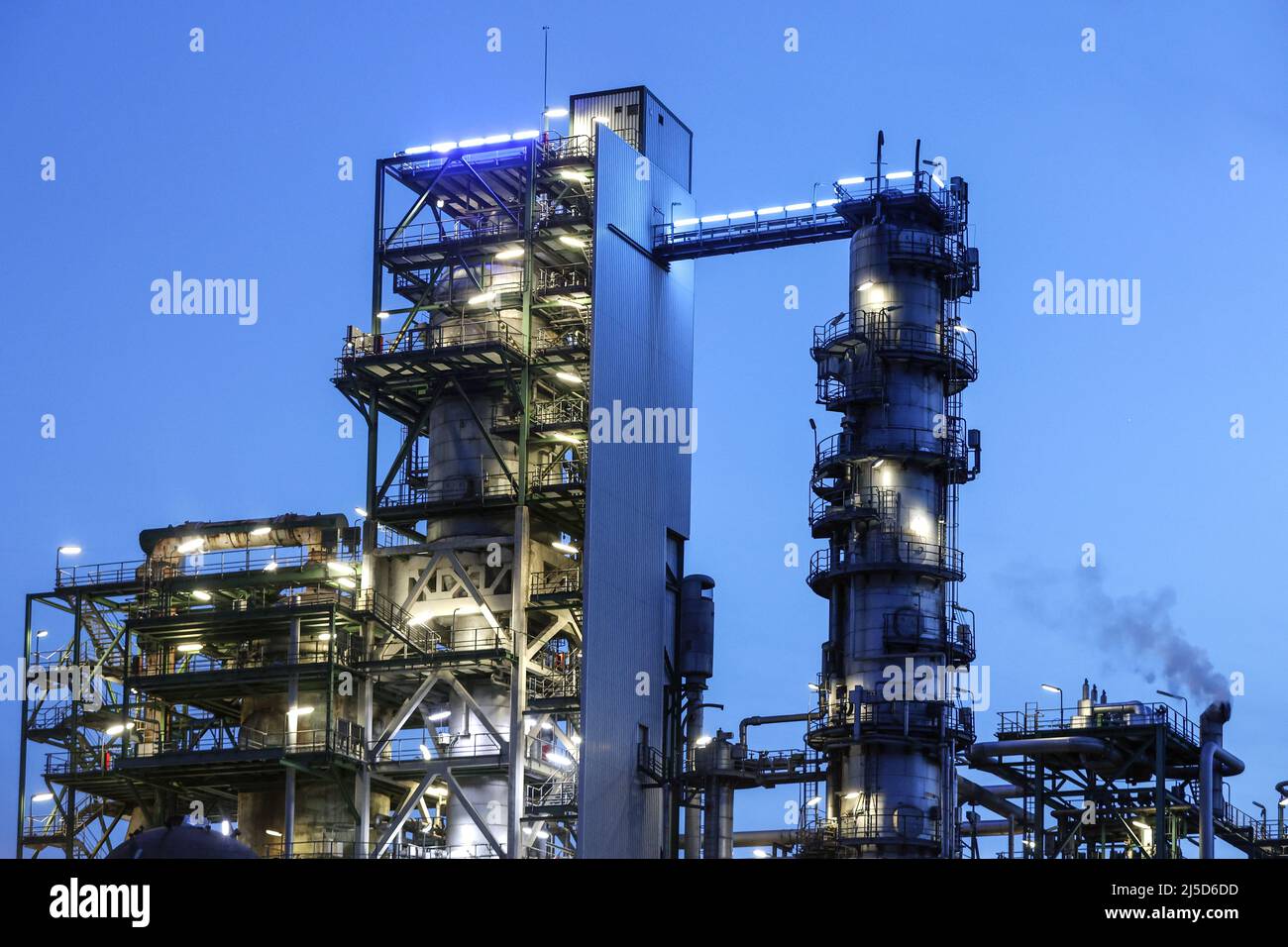Gelsenkirchen, 10.04.2022 - BP Ruhr OEL GmbH raffinerie à Gelsenkirchen Horst. En raison de la guerre en Ukraine, le prix du pétrole a temporairement augmenté à près de 140 dollars le baril. [traduction automatique] Banque D'Images