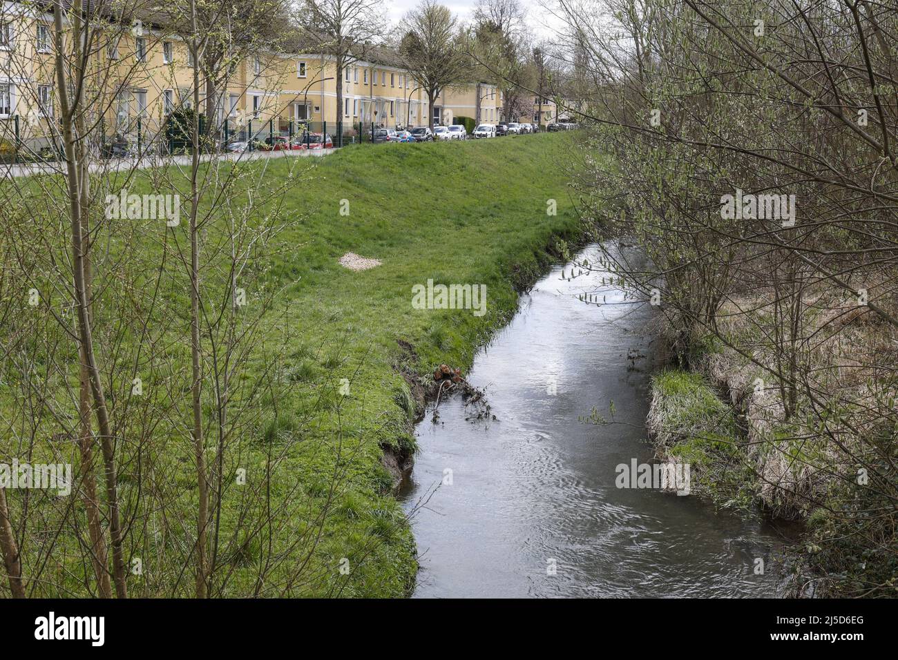 Dortmund,10.04.2022 - Renaturalisé Escher à Dortmund. Après 30 ans de reconstruction d'Emscher, l'ancienne cesspool de la région de la Ruhr est désormais exempte d'eaux usées. La rivière de plus de 80 kilomètres de long a longtemps été considérée comme la rivière la plus sale d'Allemagne. [traduction automatique] Banque D'Images