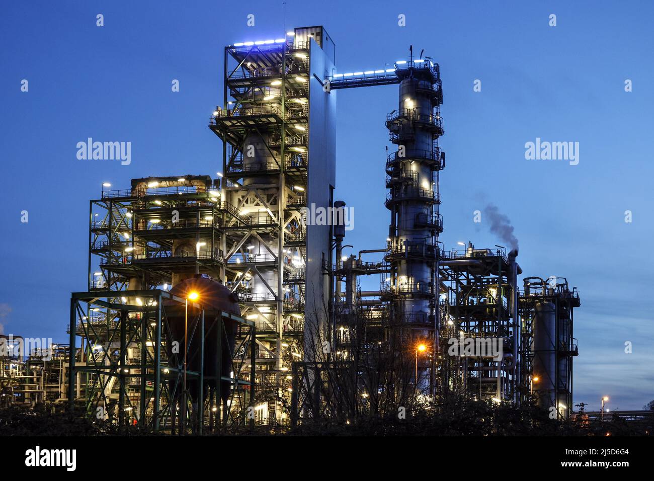 Gelsenkirchen, 10.04.2022 - BP Ruhr OEL GmbH raffinerie à Gelsenkirchen Horst. En raison de la guerre en Ukraine, le prix du pétrole a temporairement augmenté à près de 140 dollars le baril. [traduction automatique] Banque D'Images