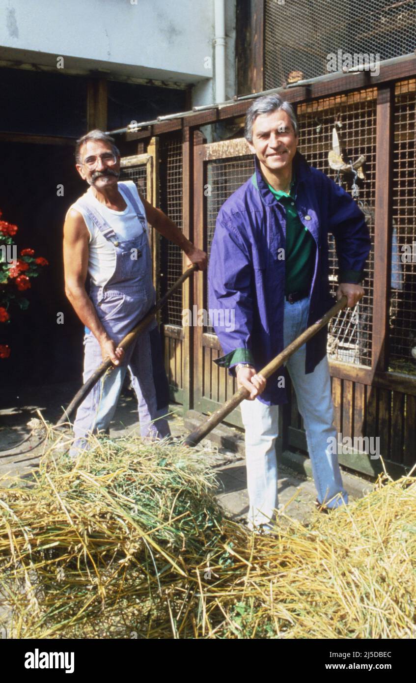 Portraits du présentateur de télévision Jean-Claude Narcy et Raymond Mondet, alias Nicolas le Jardinier, deux personnalités de TF1 chaînes en 1987. Banque D'Images