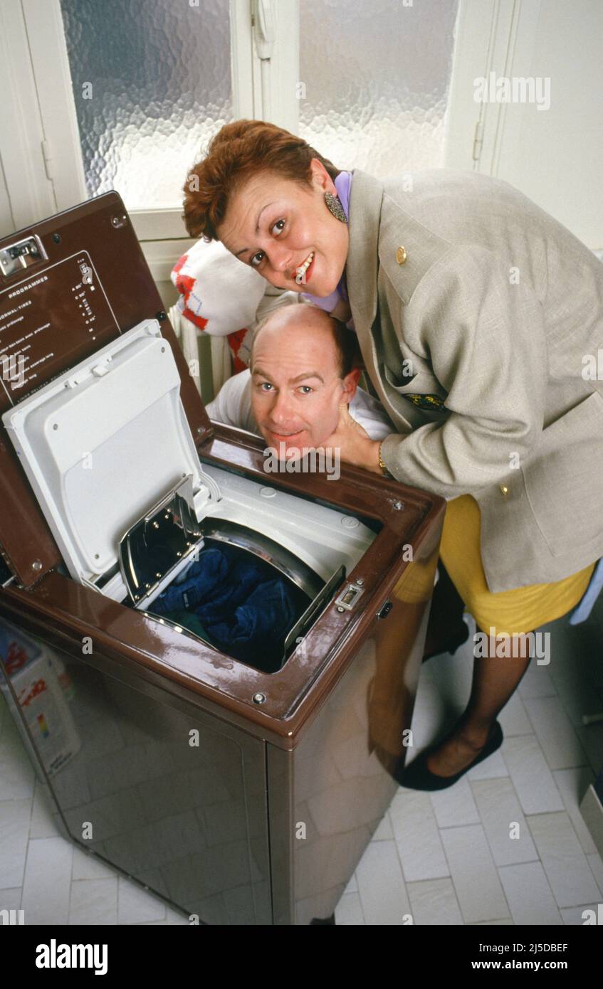 Série de portraits de Muriel Robin pour la promotion de son premier spectacle d'une seule femme 'maman, ou donne-moi ton linge, j'fais une machine', co-écrit avec Didier Bénureau.1986 Banque D'Images