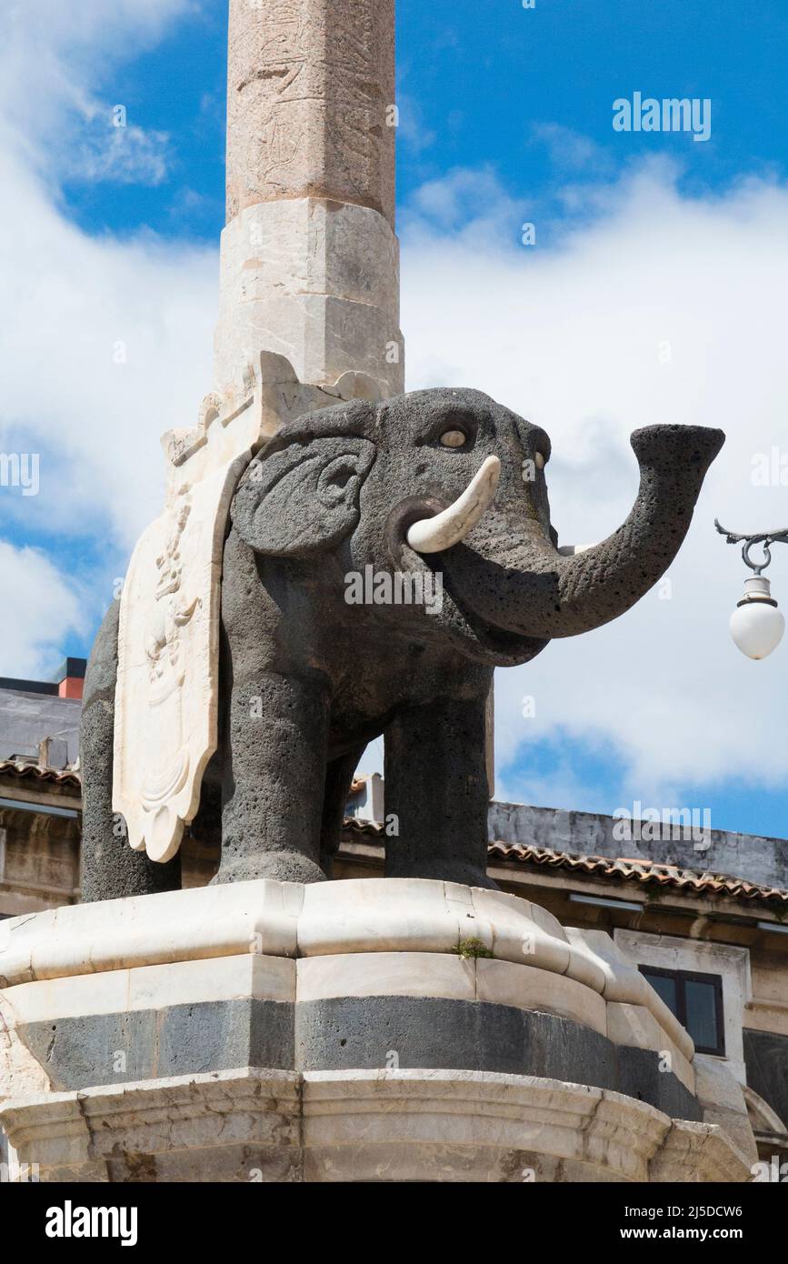 Statue d'éléphant à Catane, Sicile. Italie. Le symbole de la ville : une sculpture d'éléphant connue dans le dialecte local sous le nom de "Liotru" (probablement de "Eliodoro") (129) Banque D'Images