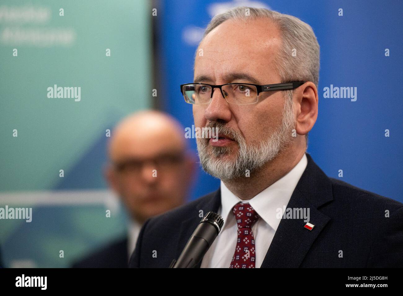 Gdansk, Pologne. 22nd avril 2022. Pologne le ministre de la Santé, Adam Niedzielski, a assisté à la conférence de presse du Centre clinique universitaire. Le ministre de la Santé a présenté les hypothèses de la loi sur la qualité des soins de santé, qui vise à accroître la sécurité des patients. "Les entités sont censées mesurer leurs activités et tirer des conclusions - c'est la méthode de gestion habituelle. Tout le monde ne veut pas être mesuré et veut se comparer avec les autres. Surtout ceux qui sont en dessous de la moyenne" - a déclaré le ministre Niedzielski lors de la conférence. Crédit : SOPA Images Limited/Alamy Live News Banque D'Images