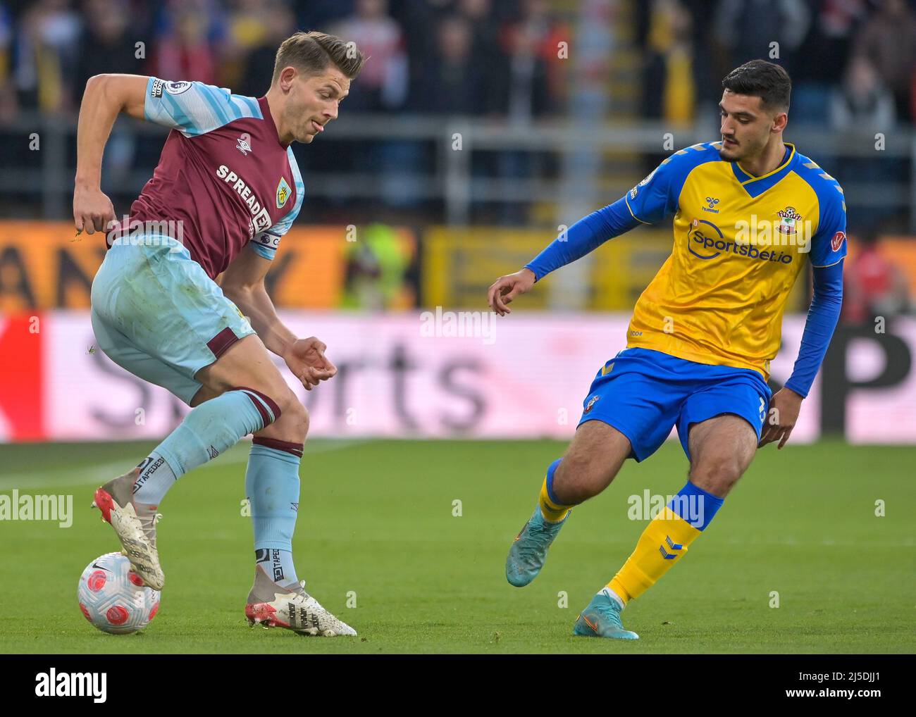 TURF Moor, Burnley, Lancashire, Royaume-Uni. 21st avril 2022. Premier League football, Burnley versus Southampton ; James Tarkowski de Burnley Credit: Action plus Sports/Alamy Live News Banque D'Images