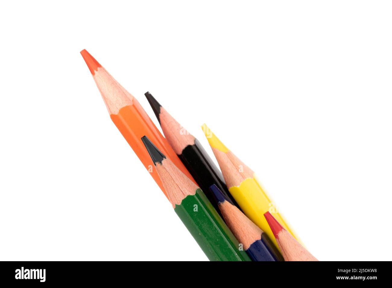 Plusieurs crayons de couleur, macro, isolés sur un fond blanc. Banque D'Images