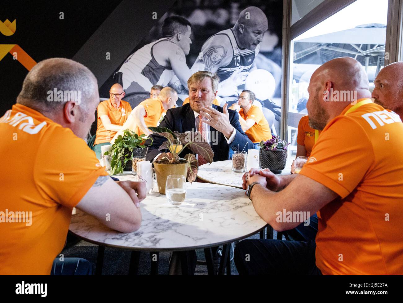 La Haye, pays-Bas. 22nd avril 2022. 2022-04-22 19:29:22 LA HAYE - le roi Willem-Alexander rencontre l'équipe néerlandaise d'Invictus le dernier jour des Jeux d'Invictus. ANP SEM VAN DER WAL pays-bas Out - belgique Out crédit: ANP/Alay Live News Banque D'Images