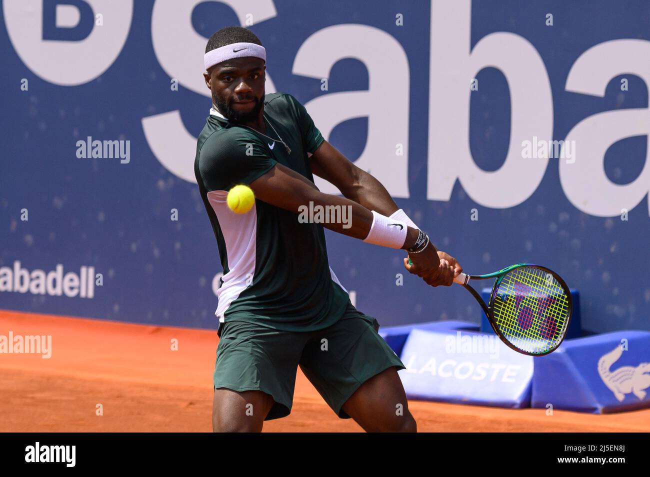 Barcelone, Espagne. 22nd avril 2022. BARCELONE, ESPAGNE - AVRIL 22: Frances Tiafoe des États-Unis dans son match contre Felix Auger Aliassime du Canada pendant l'Open de Barcelone Banc Sabadell, Trophée Conde de Godo au Real Club de Tenis Barcelone le 22 avril 2022 à Barcelone, Espagne (photo de Gerard Franco/Orange Pictures) crédit: Orange pics BV/Alay Live News Banque D'Images