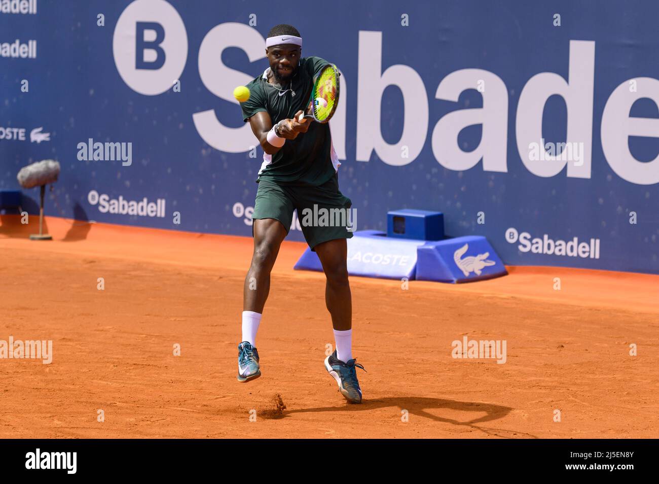 Barcelone, Espagne. 22nd avril 2022. BARCELONE, ESPAGNE - AVRIL 22: Frances Tiafoe des États-Unis dans son match contre Felix Auger Aliassime du Canada pendant l'Open de Barcelone Banc Sabadell, Trophée Conde de Godo au Real Club de Tenis Barcelone le 22 avril 2022 à Barcelone, Espagne (photo de Gerard Franco/Orange Pictures) crédit: Orange pics BV/Alay Live News Banque D'Images