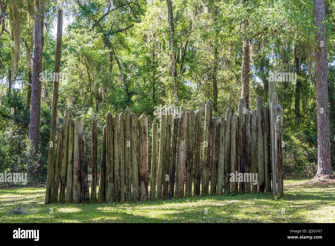 Vestiges de la clôture de piquetage au parc national de fort Cooper - Inverness, Floride, États-Unis Banque D'Images