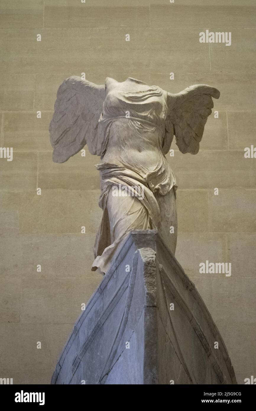 Paris, France la victoire aigée de Samothrace, ou le Nike de