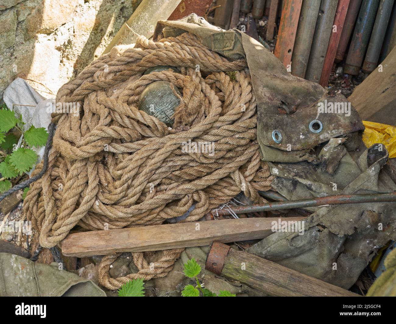 Pile de vieille corde de chanvre épaisse Banque D'Images