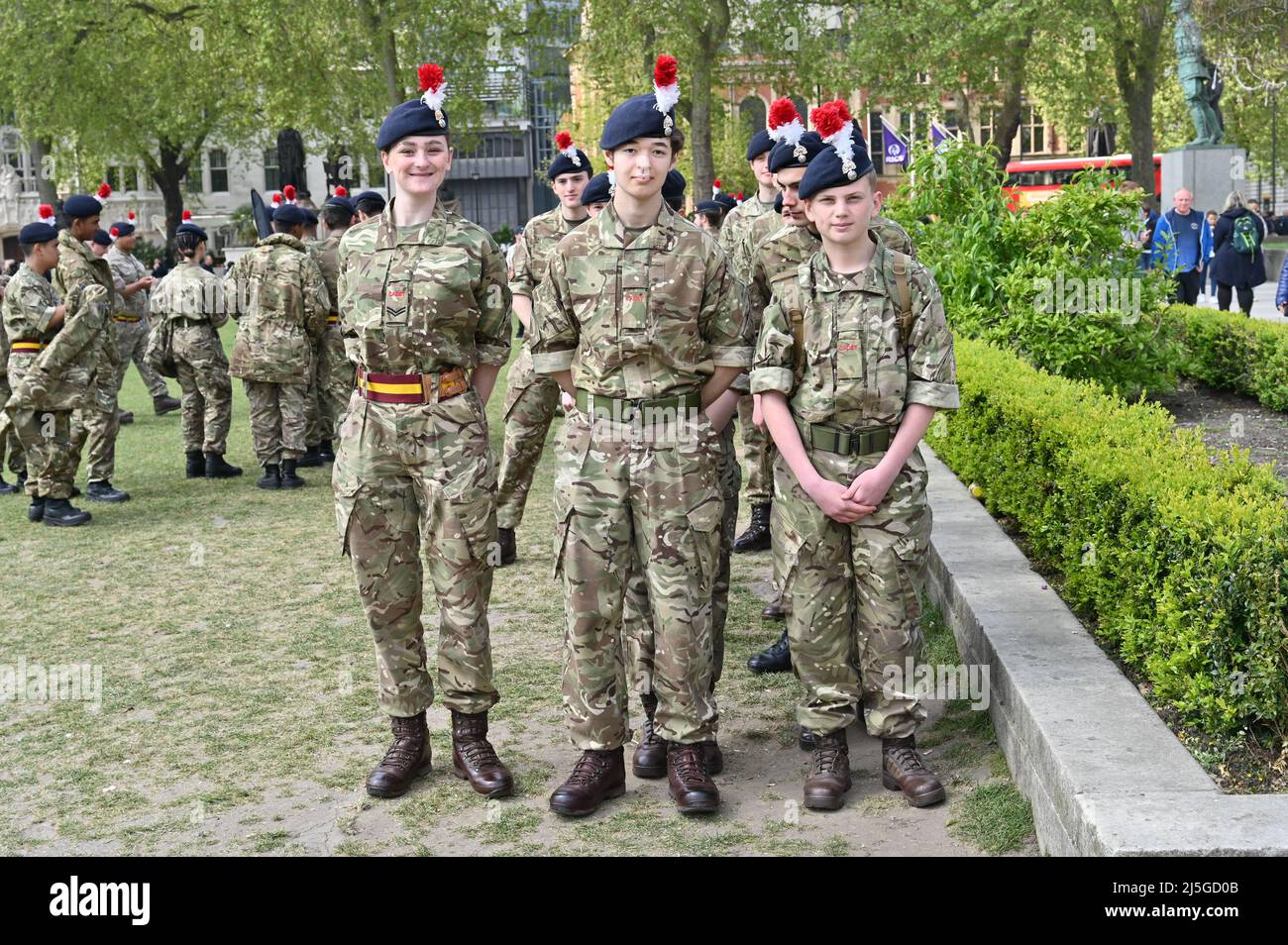 Les adolescents de la Force des cadets de l’Armée aux célébrations de la St George à Trafalgar Square, à Londres, au Royaume-Uni. - 23 avril 2022. Banque D'Images